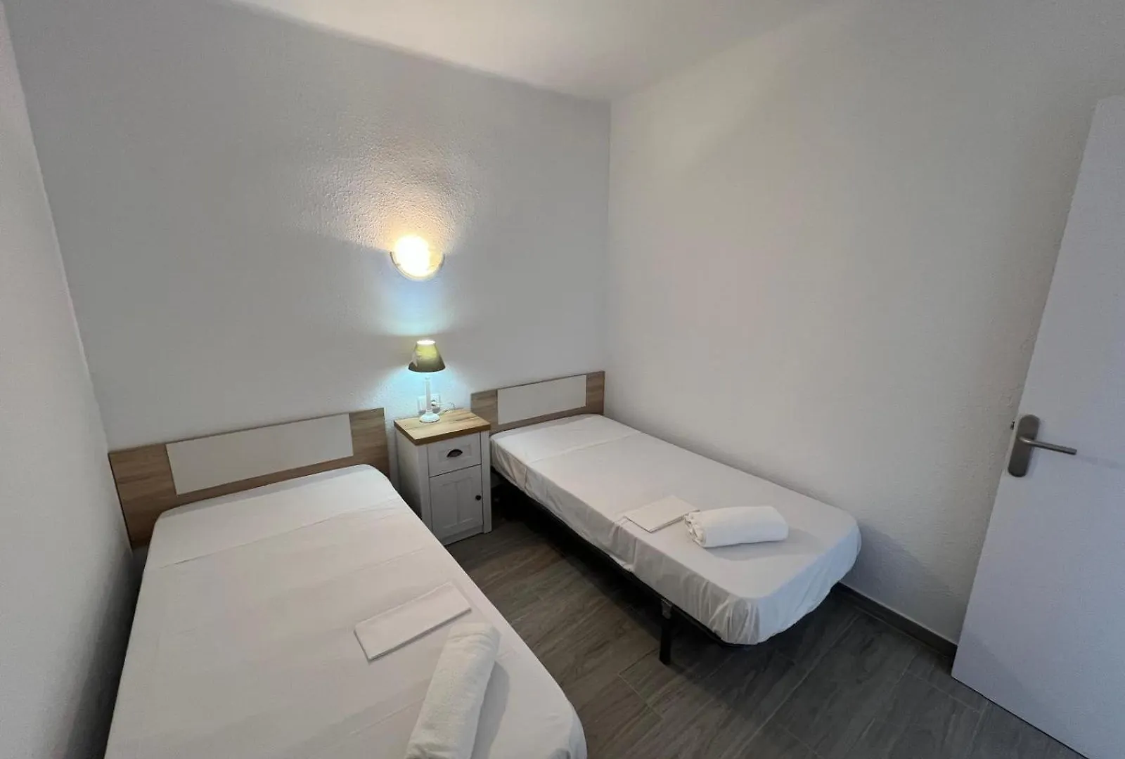 Bonito Apartamento En El Centro De Rosas Av-78 Росас